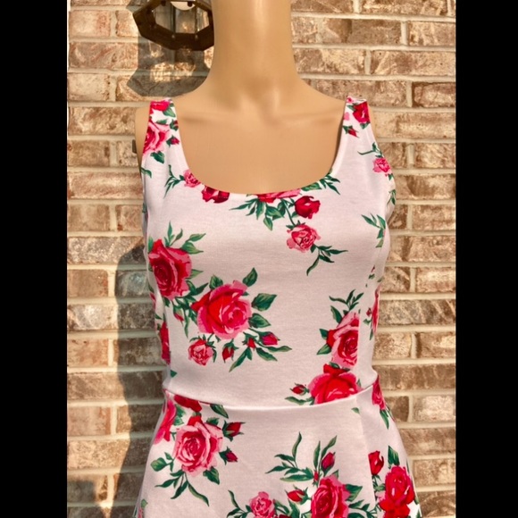 H&M Divided Rose Skater Dress - Picture 4 of 7